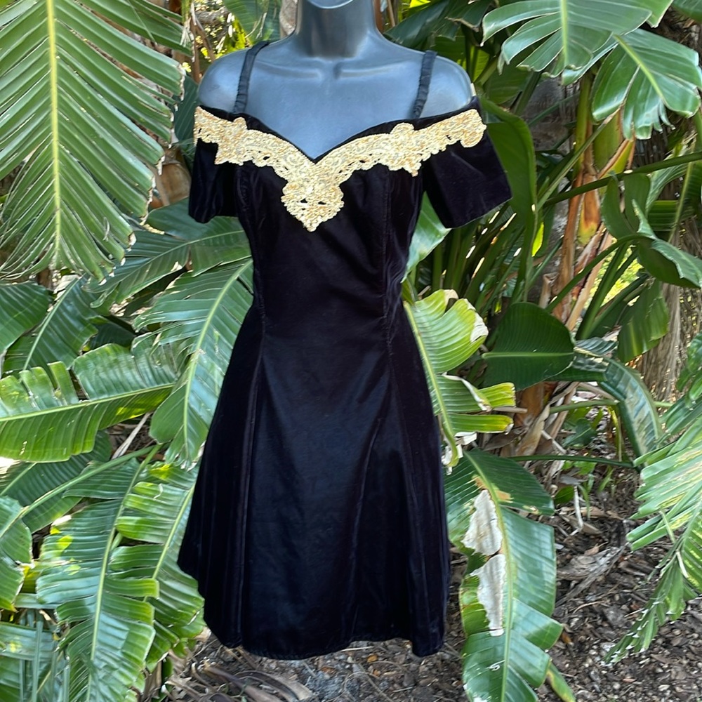 vintage Rampage velvet off the shoulder, ballerina dress.